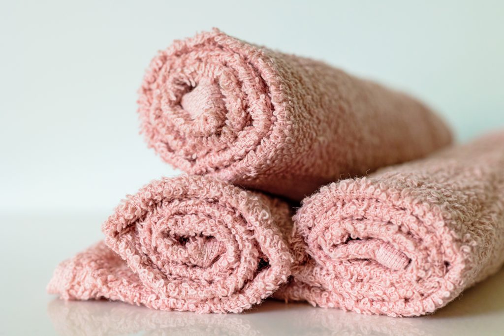 Select colored towels for a striking look.